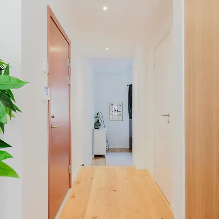 Luxury With Harbor Views דירה *