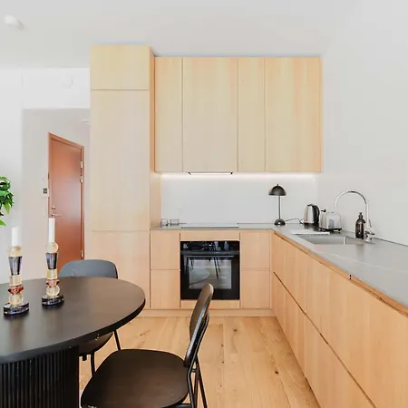 Luxury With Harbor Views דירה *